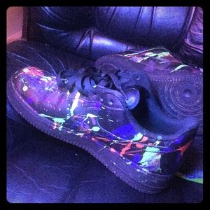 Costumized black ari force 1’s